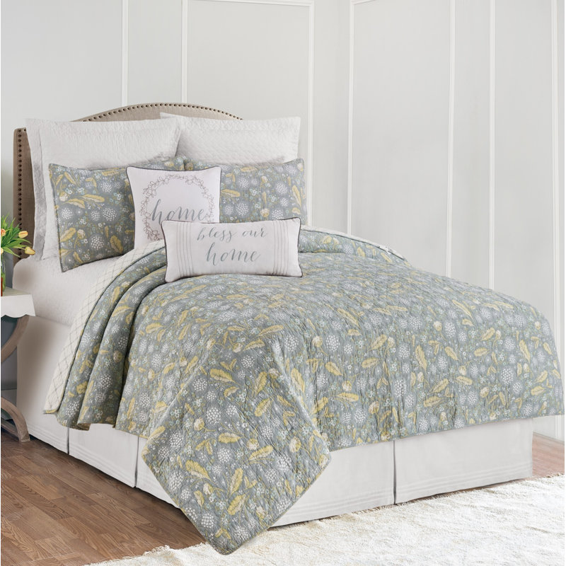Roessler Cotton Floral Quilt, King Quilt + 2 Shams