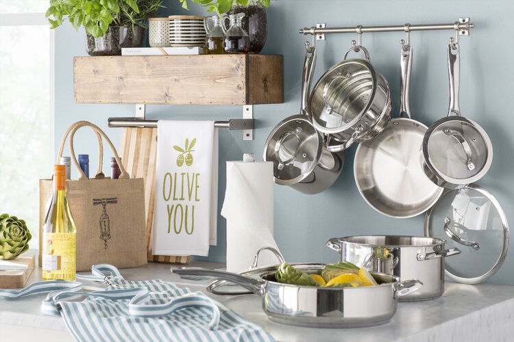 Top 10 Kitchen Essentials For Home Cooks  I don't like clutter or buying  stuff you don't need, which is why I put together a list of 10 cookware and  pantry items