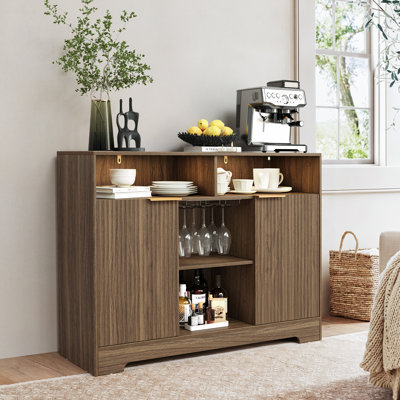 Armoire bar cannelée moderne de 47 po de largeur avec tablettes réglables et lumière DEL