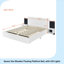 Lit plateforme flottant en bois avec lumières DEL et table de chevet-110744466-110744468
