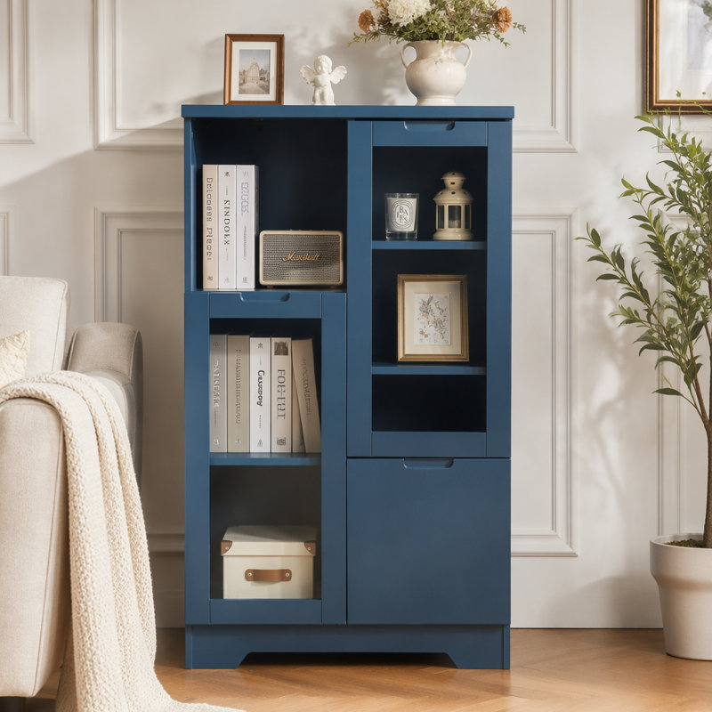 Élégante armoire à porte en verre avec tiroir et tablettes ouvertes, parfaite pour le rangement moderne et la présentation dans diverses pièces.