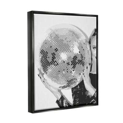 Femme rétro tenant une boule disco par Lil 'Rue