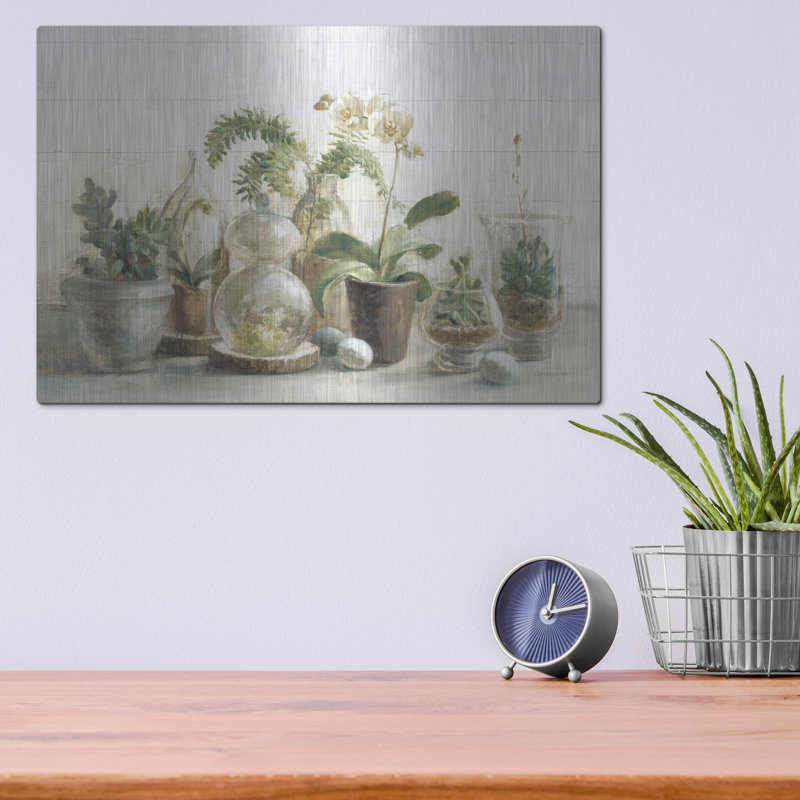 «Greenhouse Orchids On Shiplap» par Danhui Nai, H 12 po x l 12 po