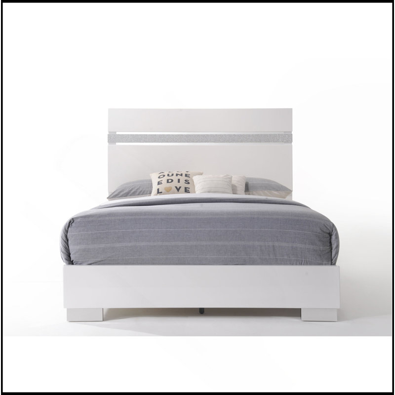 Grand lit blanc ultrabrillant
