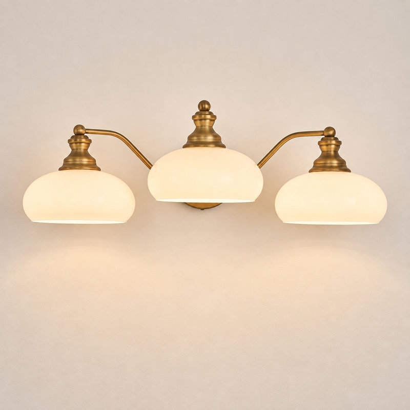 Éclairage pour salle de bain 3 lumières avec abat-jour en céramique blanc éclatant, Milk White, Brass, Trois lumières