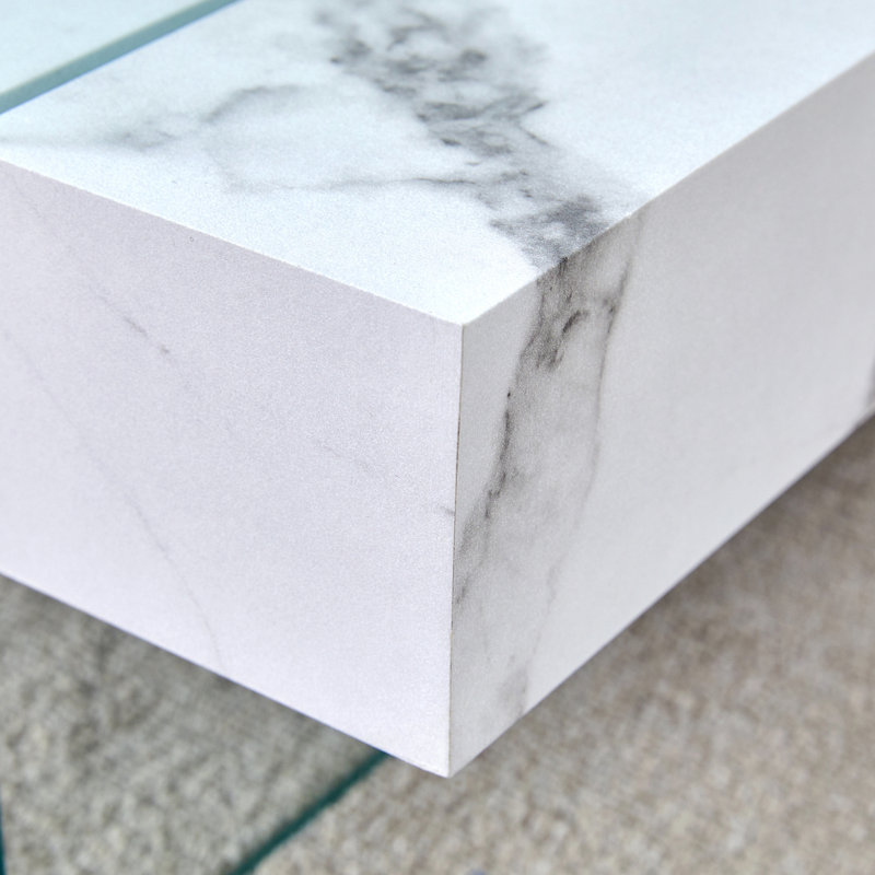 Table basse carrée moderne de 31,4 pouces à deux niveaux - une combinaison élégante de verre transparent et d'autocollant en marbre. Elle peut être utilisée comme table basse, table d'appoint ou présentoir.