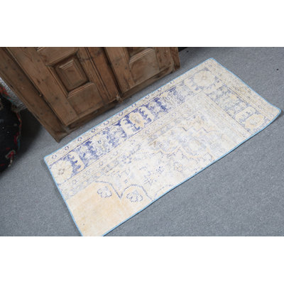 Tapis turc tissé à la main avec un design traditionnel dans des tons de bleu délavé et de beige pour le couloir