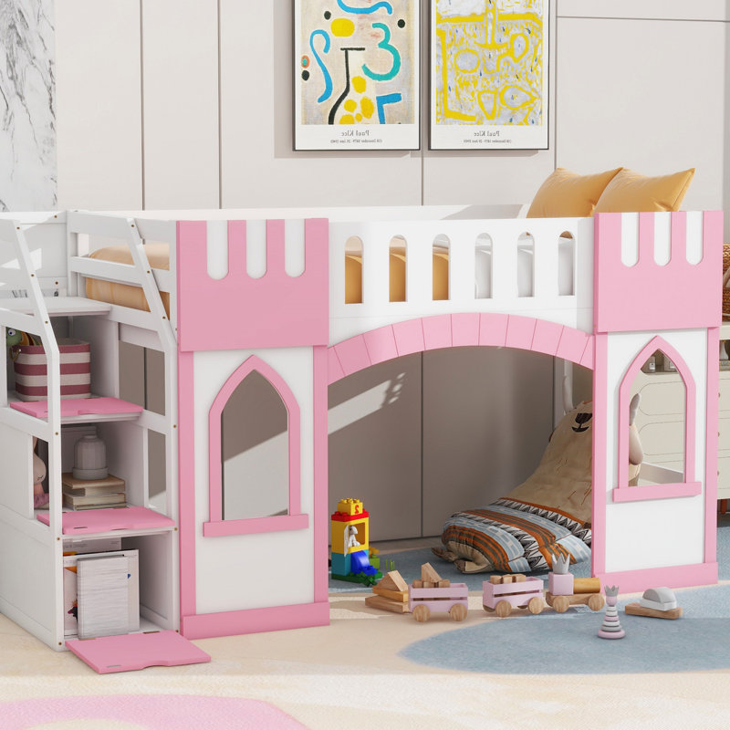Lit mezzanine simple avec escalier de rangement et fenêtres, parfait pour un design peu encombrant et ludique