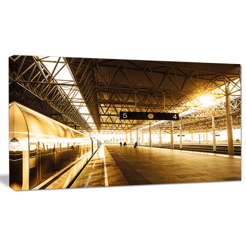 «Train at Rail Station with Sunlight», reproduction de photo sur toile tendue, H 16 po x l 32 po x P 1 po