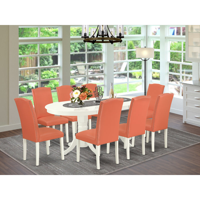 Cet ensemble de salle à manger 9 pièces comprend une table de salle à manger ovale avec une rallonge papillon et 8 chaises rembourrées en similicuir flamant rose, blanc lin