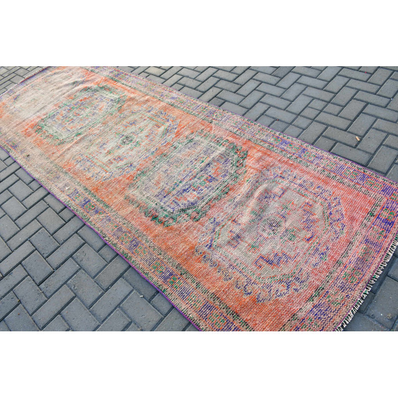 Tapis de couloir turc vintage fait à la main dans des tons orange et verts, parfait pour décorer un couloir bohémien