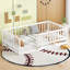 Lit simple Montessori avec lattes, clôture et porte pour enfants, fabrication robuste en bois de pin, aucun sommier nécessaire