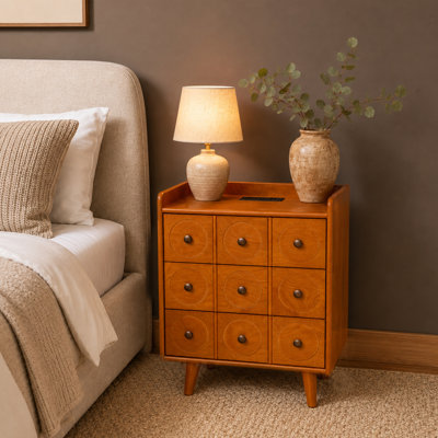 Table de bout 21,65 po en bois naturel à 3 tiroirs avec station de charge supérieure, pieds en bois massif pour le salon de la chambre à coucher