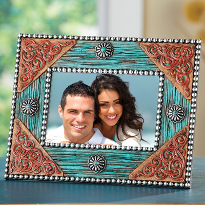 Charming Western-Design Detailed Picture Frame