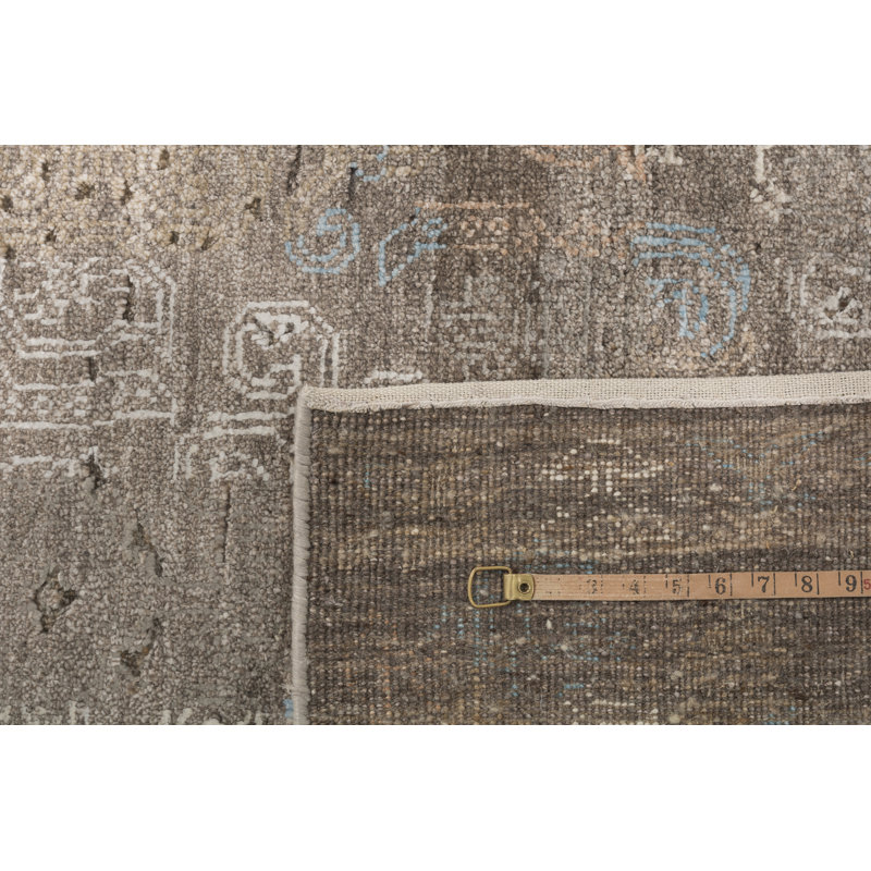 Handmade Cotton and Silk Abstract Area Rug