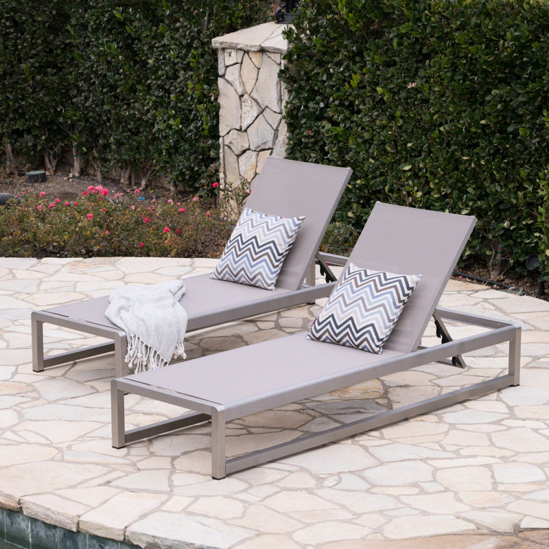 Chaise longue grise de 2 personnes, structure en aluminium et siège en filet ventilé, réglable pour un bain de soleil confortable