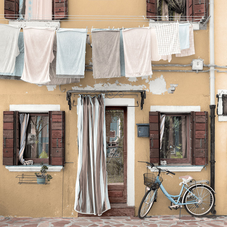 «Venetian Bicicletta I» par Alan Blaustein, reproduction de photo sur toile, H 16 po x l 16 po x P 1 po