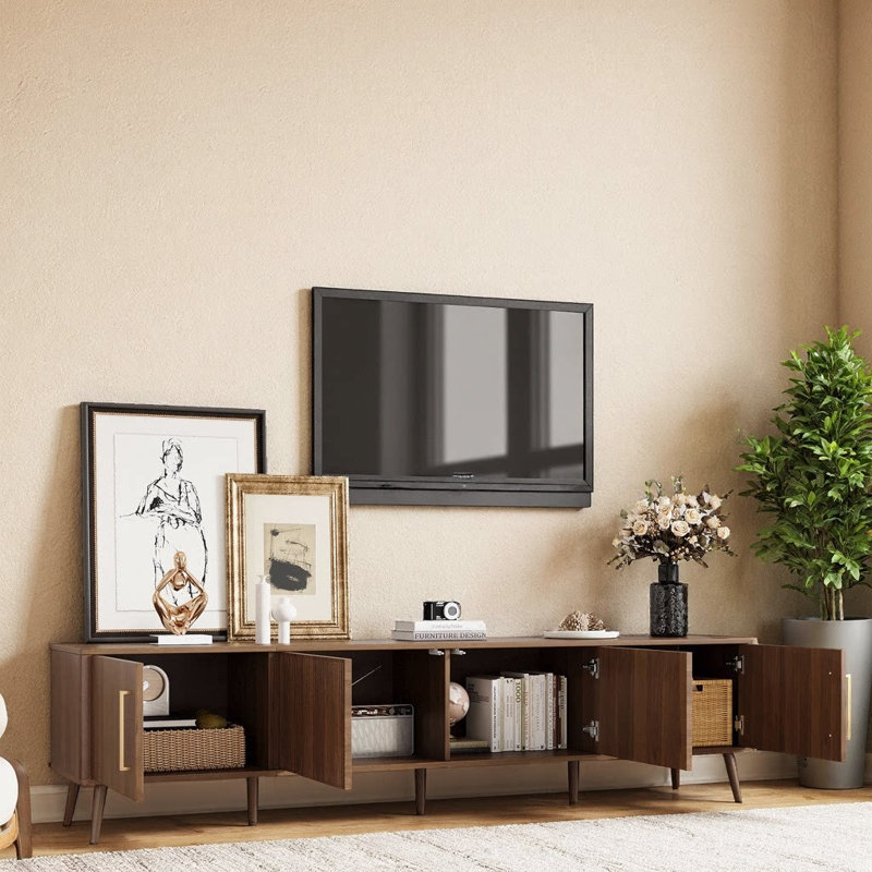 Meuble télé moderne cannelé de 78 po pour téléviseur de 85 po ou moins, centre de divertissement avec portes à panneaux texturés et gestion des câbles, pieds en bois massif, charnières à fermeture en douceur au fini noyer pour le salon
