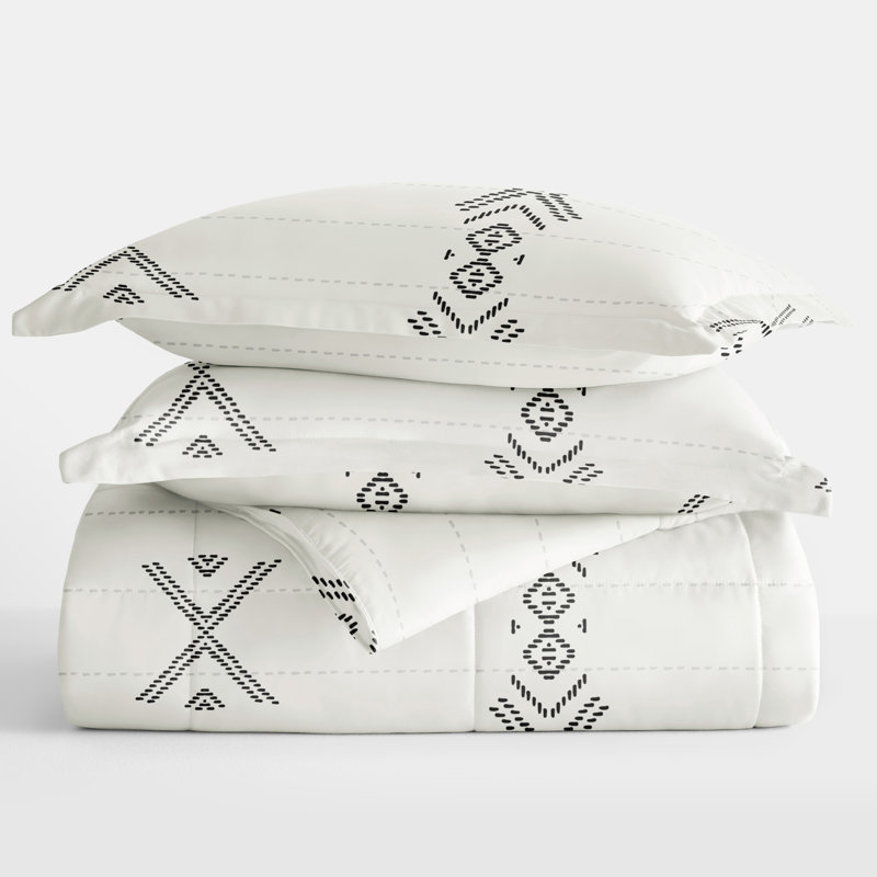 Down Alternative Urban Stitch Patterned Comforter Set, Queen Comforter + 2 Pillow Shams