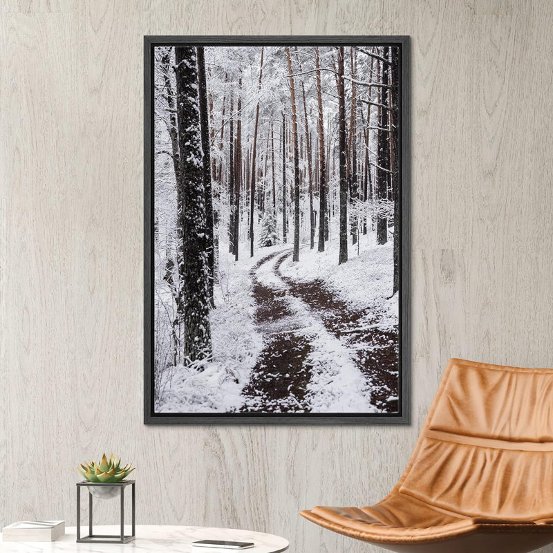 «Winter Snow Forest Trees» sur, H 24 po x l 16 po, Cadre flottant noir