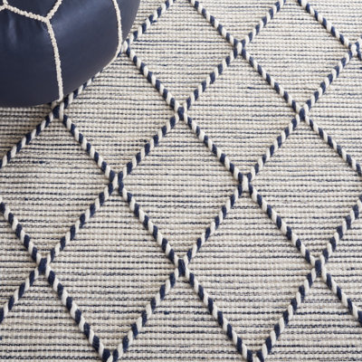 Tapis géométrique fait à la main Dessiree ivoire / bleu marine