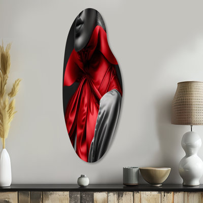 Élégante rétro Allure en noir et rouge II - mode femme, forme incurvée, art mural en métal asymétrique