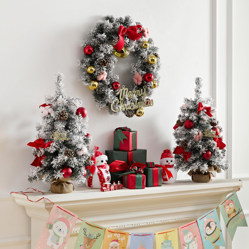Ensemble de 2 arbres de Noël artificiels de 24 po avec lumières, mini boules de Noël épaisses de table de 2 pi, arc, pommes de pin, minuterie à piles, table de Noël pour l'intérieur