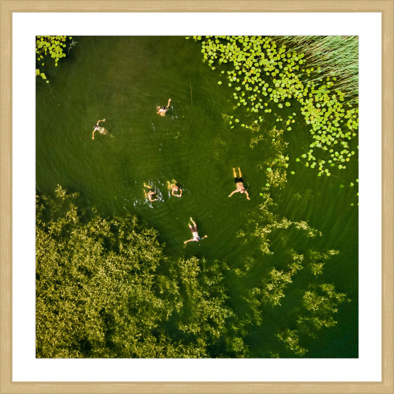 « lake fun » par karolis janulis, reproduction d’art encadrée, H 18 po x l 18 po x P 1,5 po