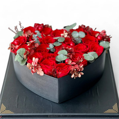 Arrangement de roses en boîte