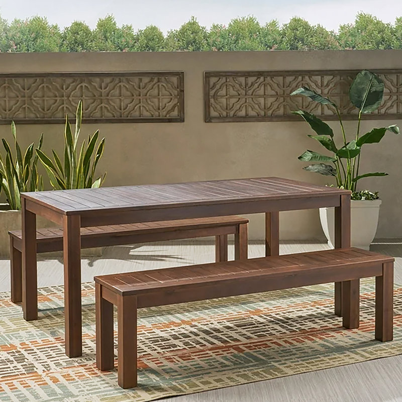 Table d'extérieur et deux bancs