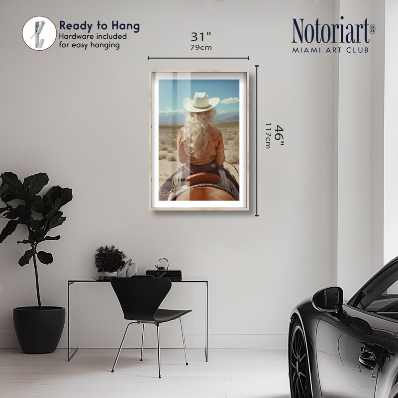 «Rodeo Queen II Shadowbox» par Notoriart, H 46 po x l 31 po, Crème, crème