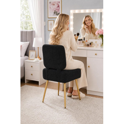 Chaise de coiffeuse rembourrée en polaire. Petite chaise de maquillage avec pattes en métal doré. Fauteuil d'appoint rembourré et sans accoudoirs pour chambre ou salle de bain. Gris / Noir / Vert sauge