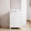 Meuble-lavabo autoportant en MDF blanc de 61 cm (24 po) avec lavabo en céramique, poignées en métal, porte à fermeture amortie et tablette de rangement.-134166213