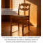 Chaise d'appoint rustique avec dossier sculpté à la main