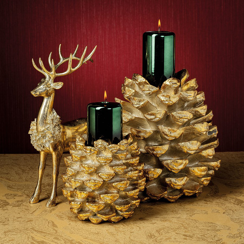 Figurine Clara debout avec couronne florale