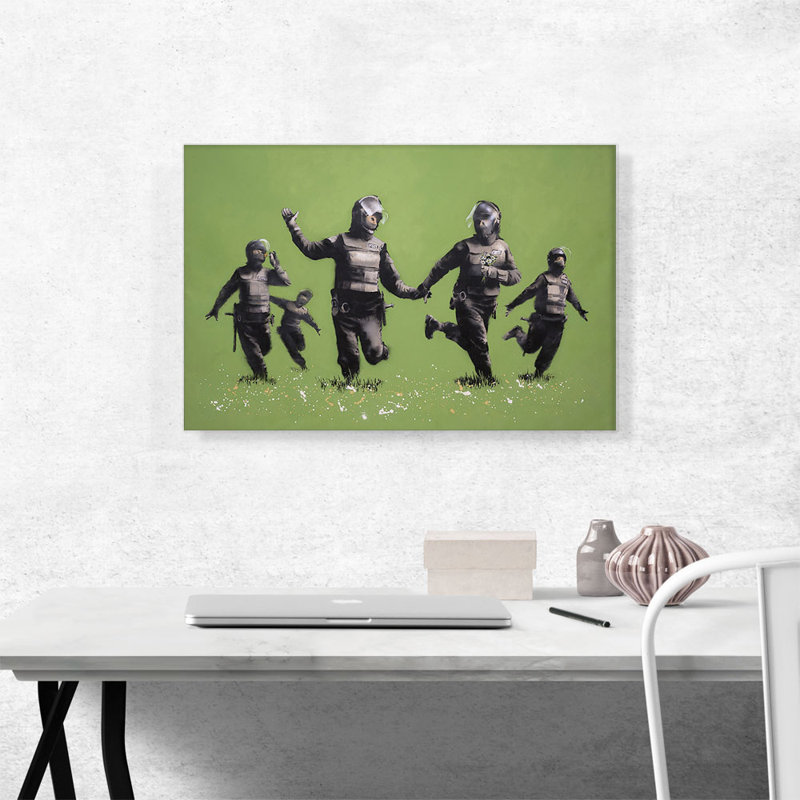 «Riot Police in the Field» par Banksy, reproduction d'art sur toile tendue, H 18 po x l 26 po x P 0,75 po