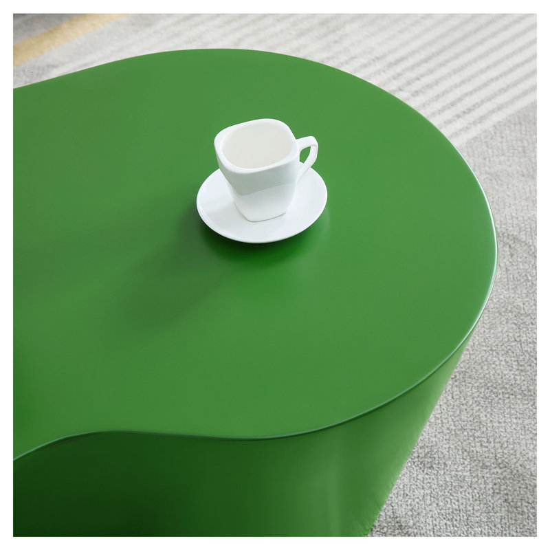 Table basse en fibre de verre de style moderne Mid-Century 50 pouces en vert avec forme organique unique