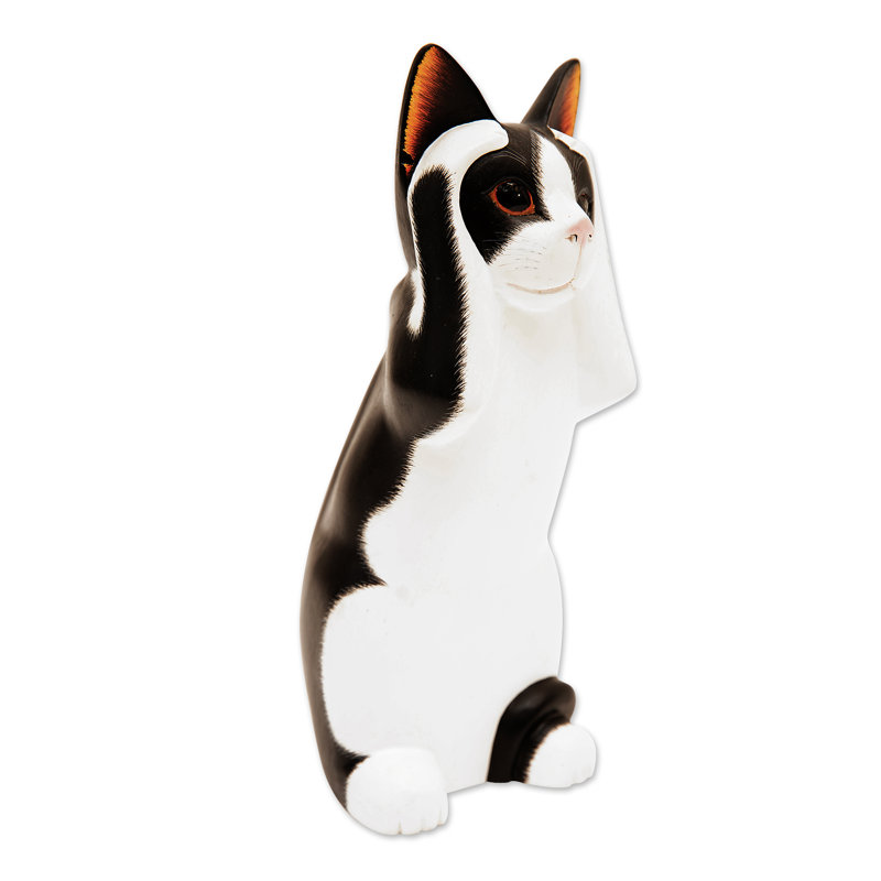Figurine en bois de pin