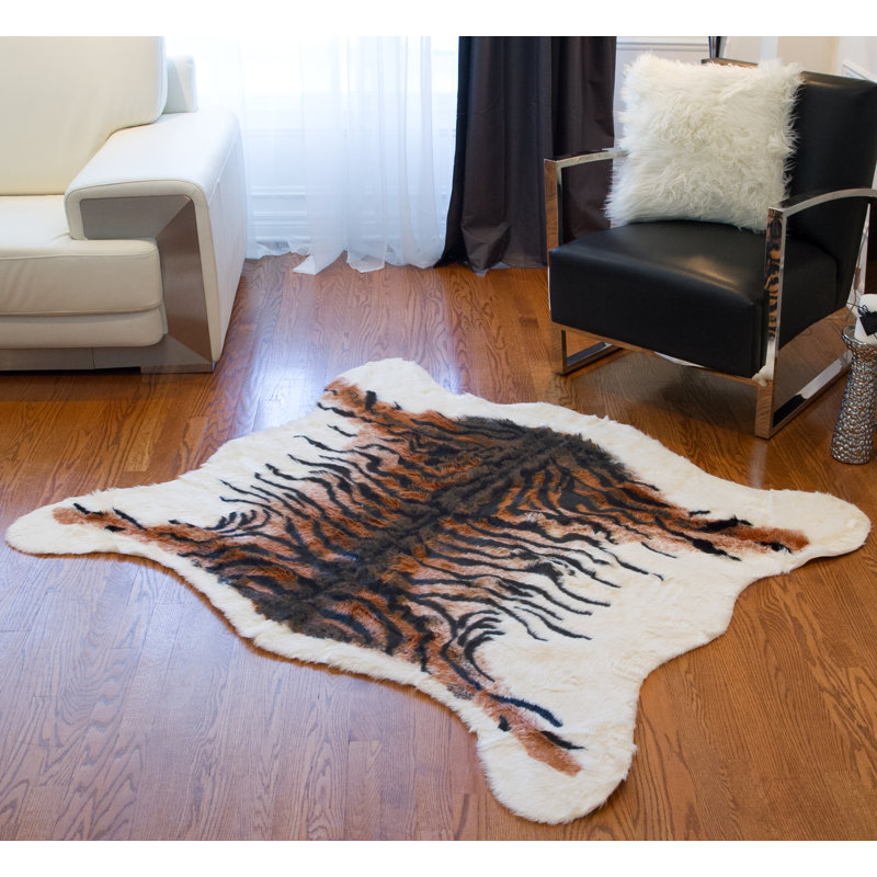Pergande Sheepskin Animal Print Indoor / Outdoor Rug, 4.25' x 5'
