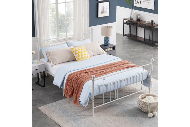 Naquin Platform Bed