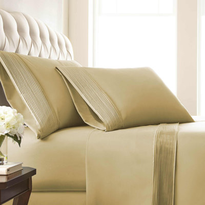 Ensemble de 2 taies d'oreiller plissées Vilano Springs de Southshore Fine Linens, couleur or, en microfibre doublement brossée 110 g/m², infroissable et lavable à la machine, format King/California King