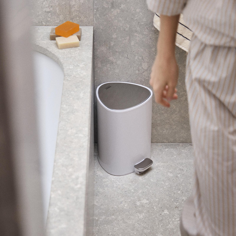 EasyStore 5-liter Pedal Trash Bin, White
