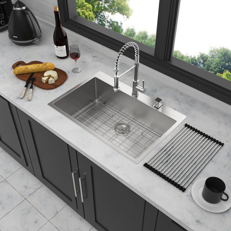 Lavabo simple en acier inoxydable durable au design élégant, parfait pour les cuisines modernes