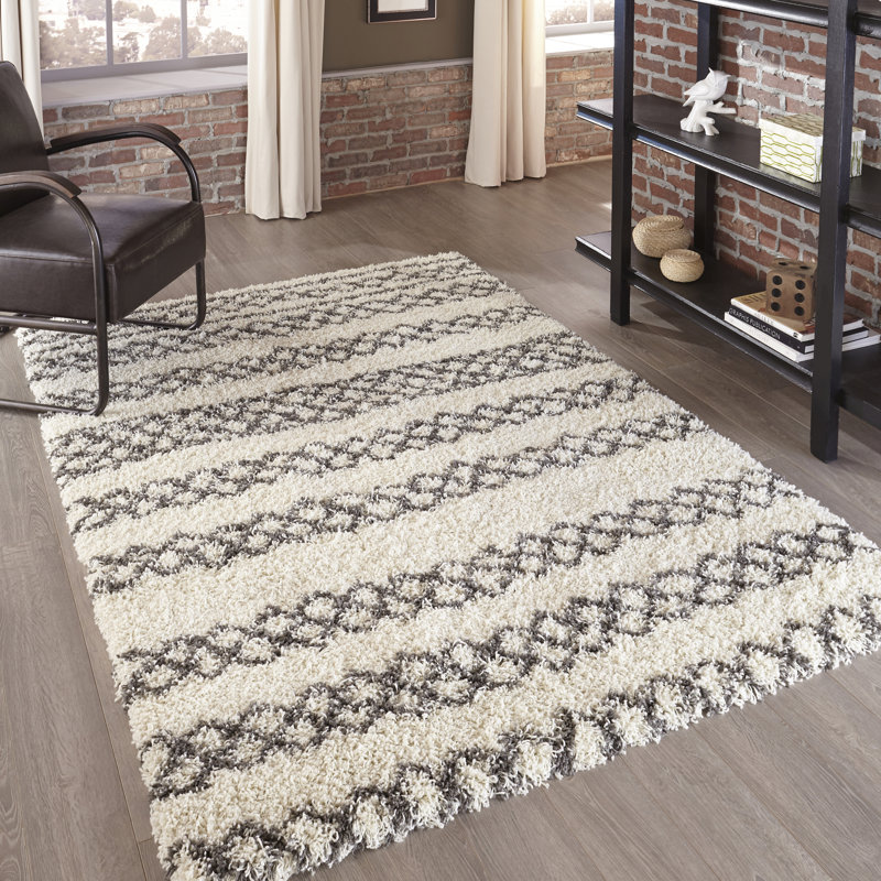 Coss Geometric Indoor Rug, Rectangle 3'11" x 5'7"