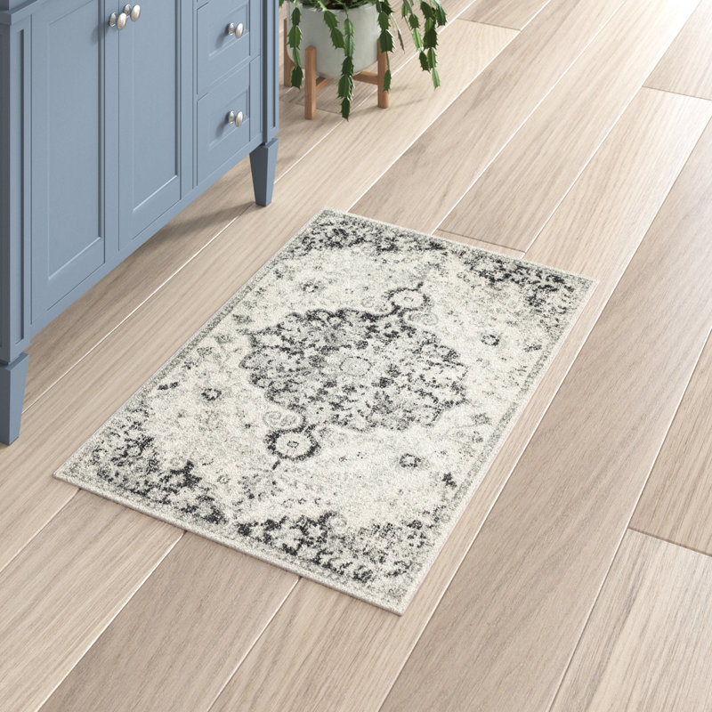 Hillsby Oriental Indoor Rug, Rectangle 2' x 3'