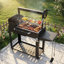 Barbecue argentin noir au charbon de bois Santa Maria avec briques réfractaires, cuisson au feu de bois Gadocho Asado pour l'extérieur