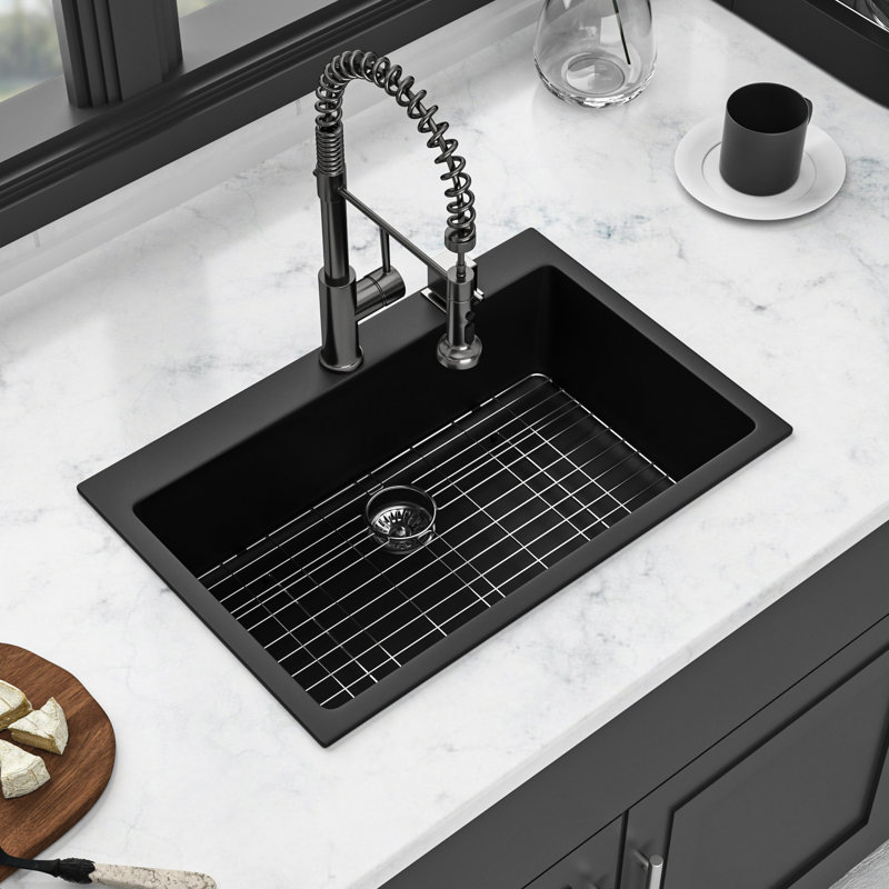 Évier en quartz composite de 33 po x 22 po, de style granit noir, et durable, minimisant les saletés, facilitant une utilisation hygiénique et stable