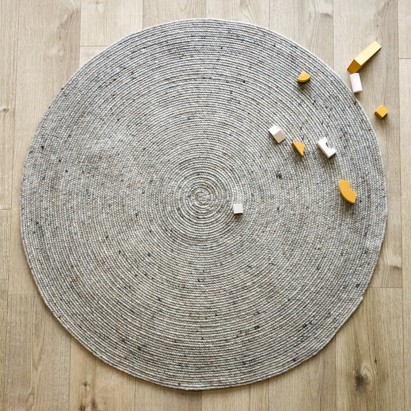 TAPIS GRIS NEETHU M, Round 4'7"