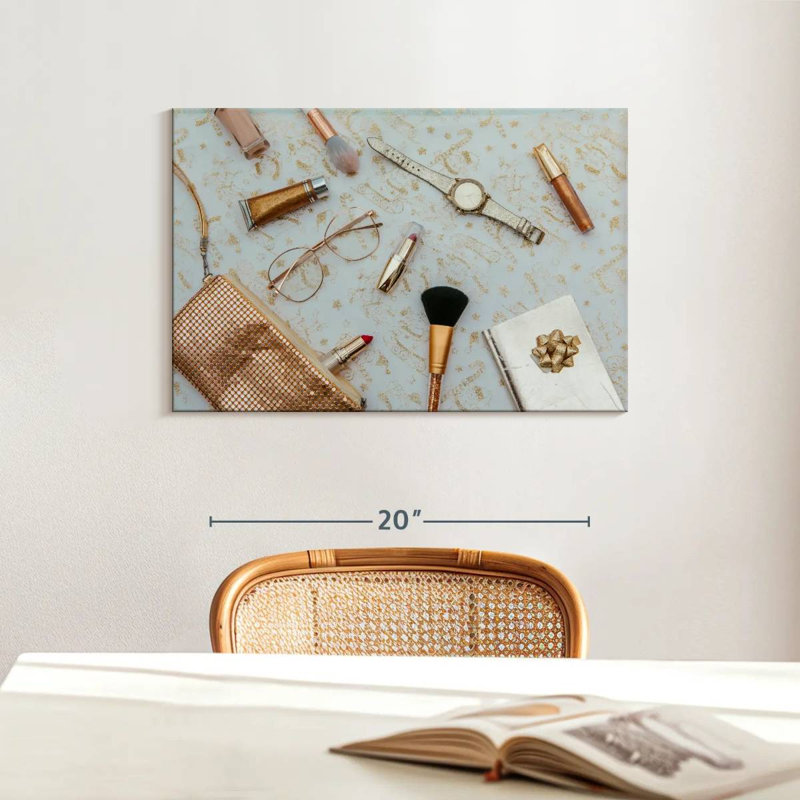 Trousse de maquillage or, H 16 po x l 24 po