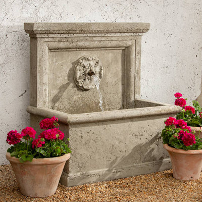 Fontaine en béton St. Aubin